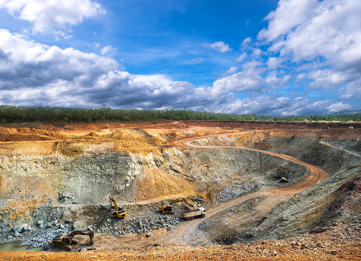 mining-in-clear-sun